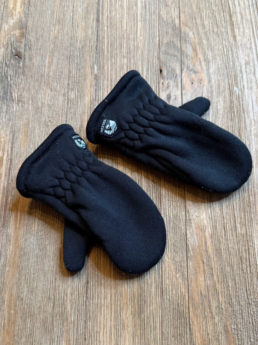 Hestra Kids Black Mittens with Quilted Detail
